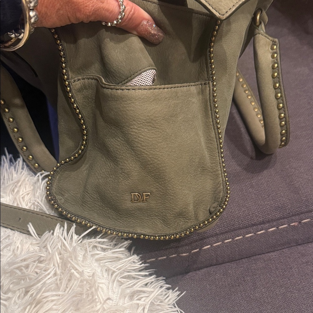 Diane Von Furstenberg. Elegant Army Green Handbag - Picture 10 of 10
